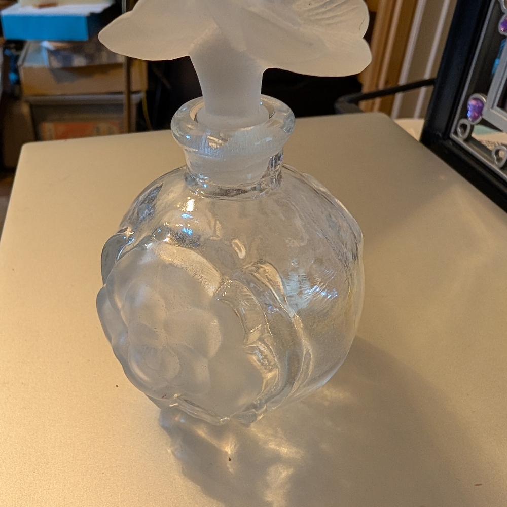 Elegant Frosted Glass Perfume Bottle